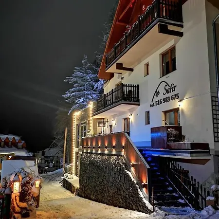 Safir Przy Samym Wyciagu Alojamento de Acomodação e Pequeno-almoço 3*